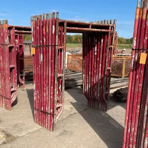 (22) Waco Style Walk Through Scaffolding Uprights
