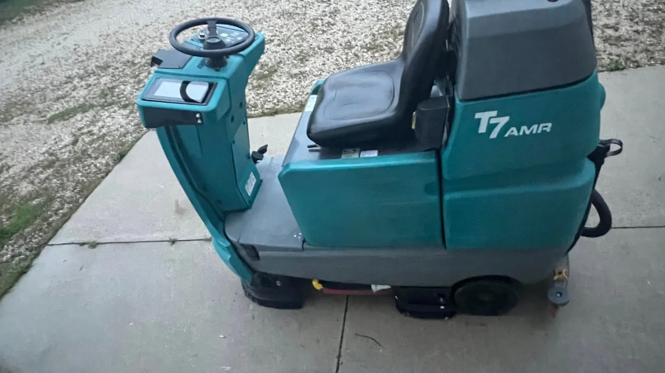 Tennant T7 AMR Floor Scrubber (Sheboygan Falls, Wi)