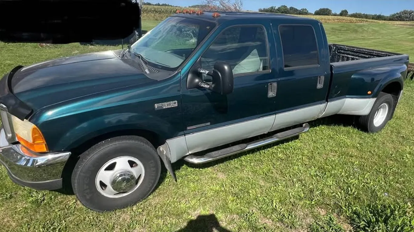 1999 Ford F350 Super Duty Crew Cab Long Bed (Has WI Title) (Sheboygan Falls, WI)