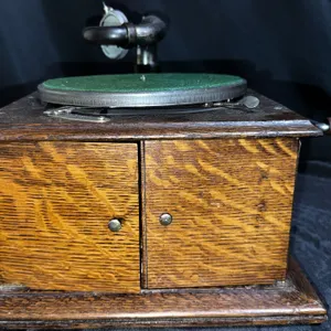 Victor Talking Machine Gramophone by Berliner Gram-o-phone Montreal Wood Case