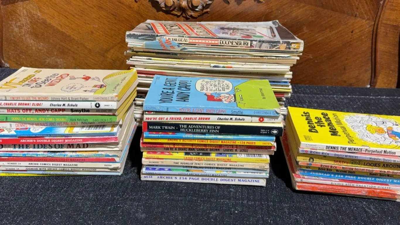 Lot: 1970s–80s Digest Comics, Paperbacks, Magazines, Archie, Peanuts, Sgt. Rock