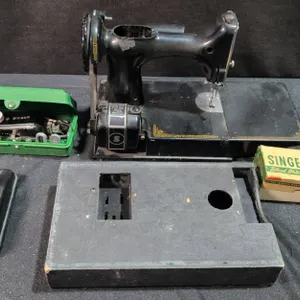 Singer Portable Sewing Machine With SIMANCO Motor, Attachments and Case