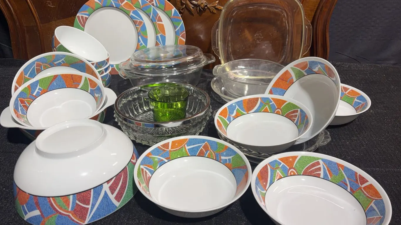 Melamine Dinnerware Set With Geometric Pattern, Assorted Glass Bakeware, Green Glass Cup