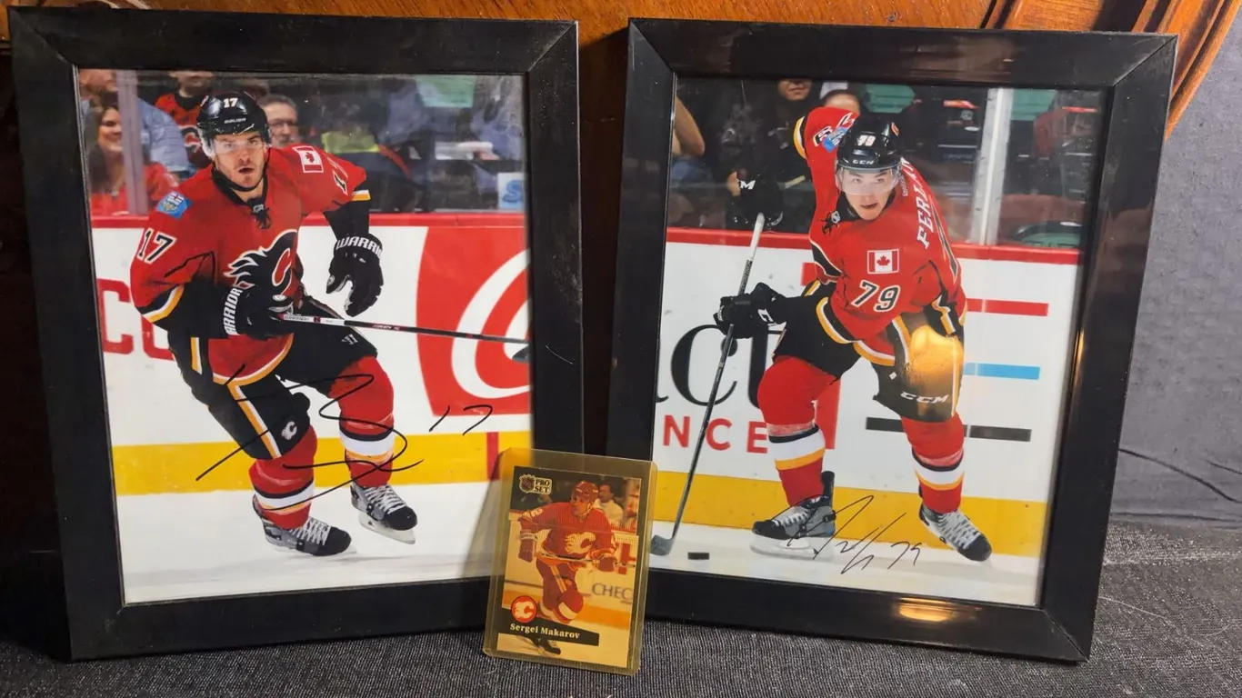 Calgary Flames Signed Photos And Sergei Makarov Pro Set Rookie Card Lot