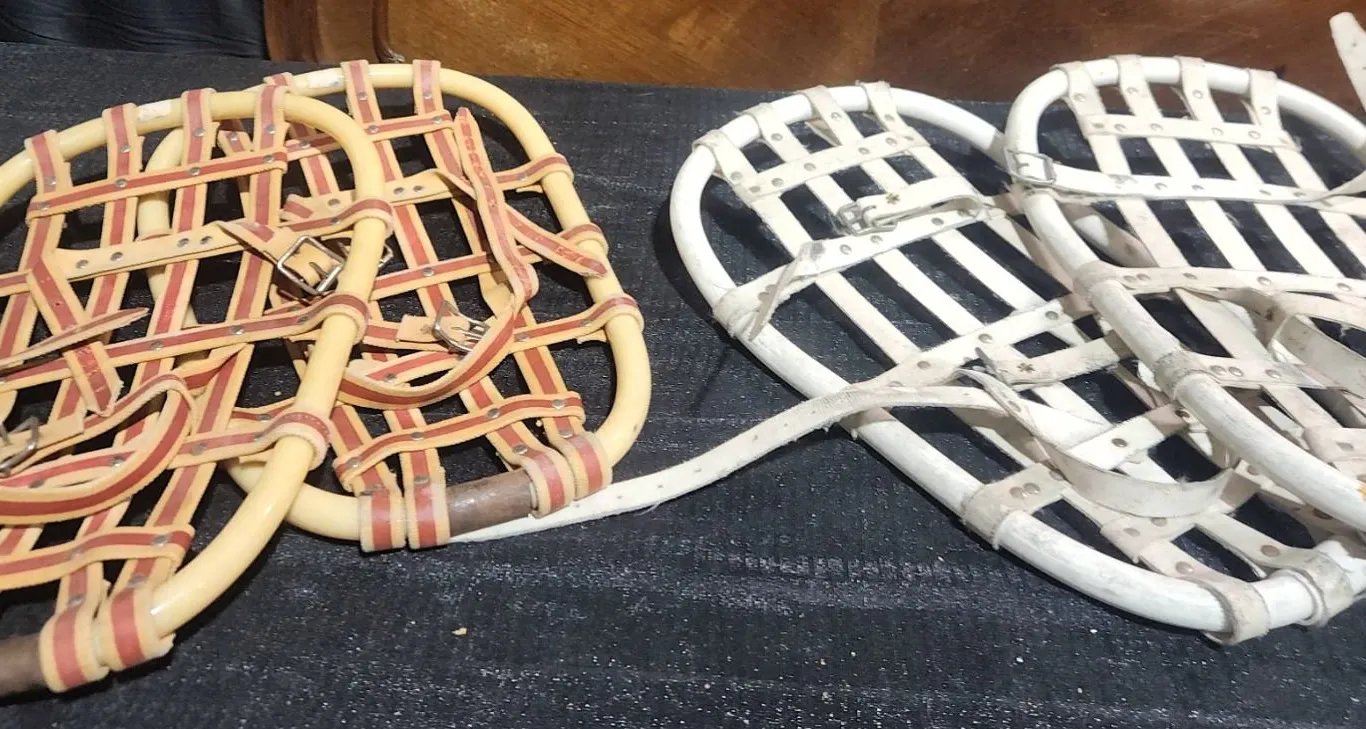 Vintage-Style Snowshoes with Straps, White and Red-Tan Webbing