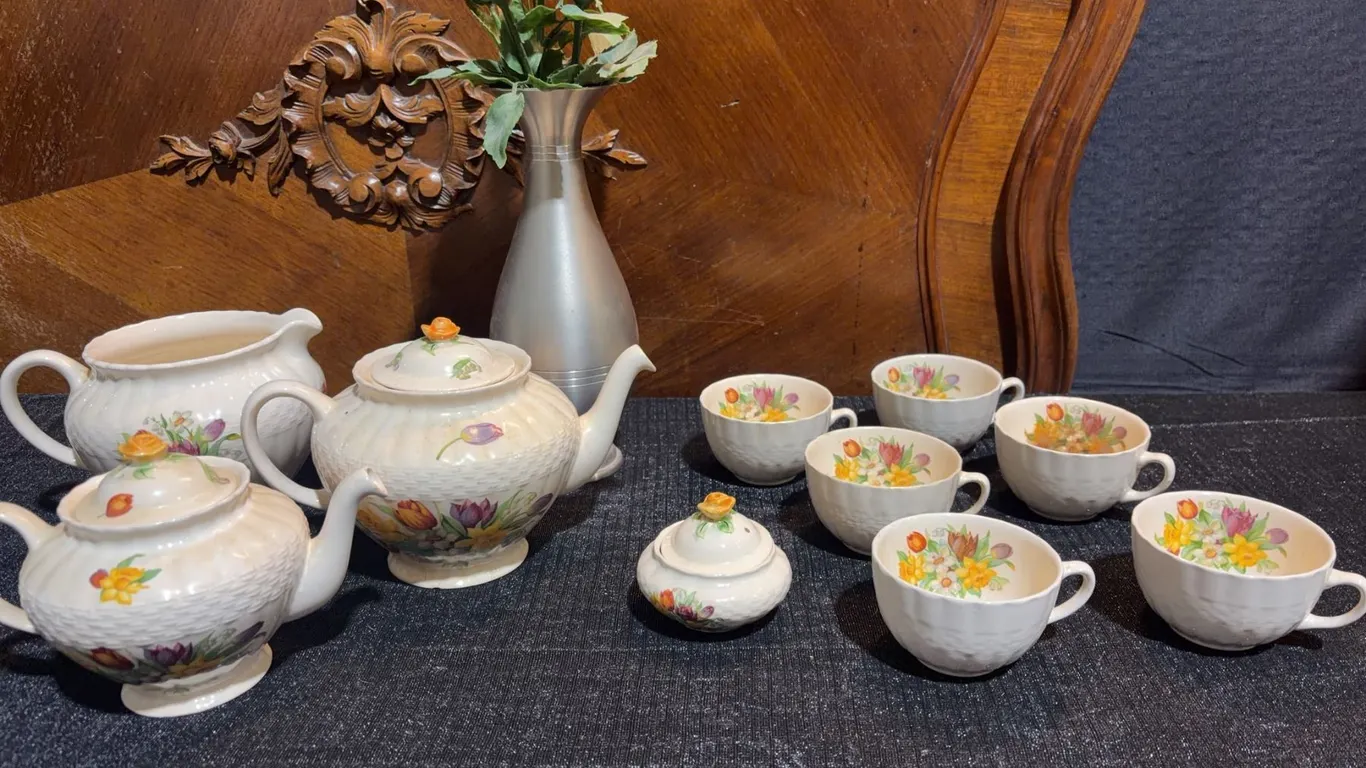 Ambassador Ware Simpsons Potters 12-Piece Tea Set Made in England Floral Pattern