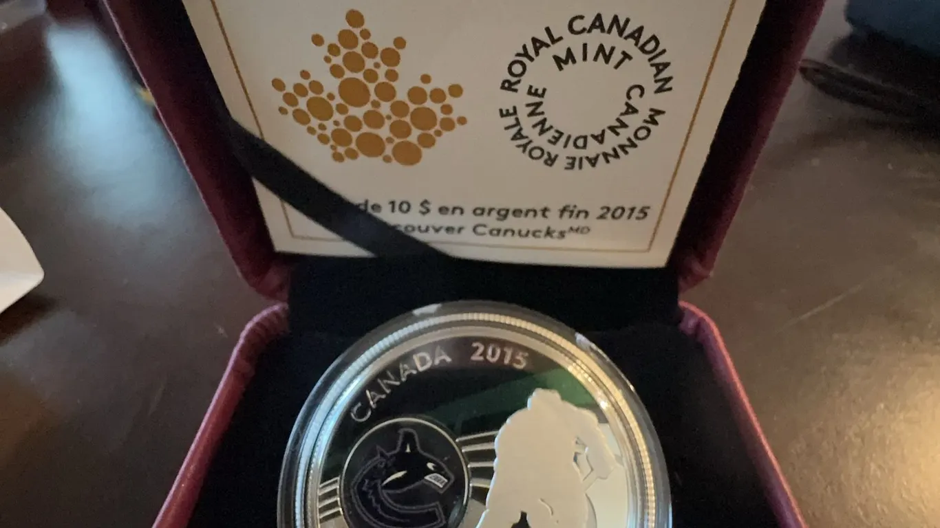 2015 $10 Fine Silver Coin Royal Canadian Mint Vancouver Canucks NHL 99.99% Pure Silver