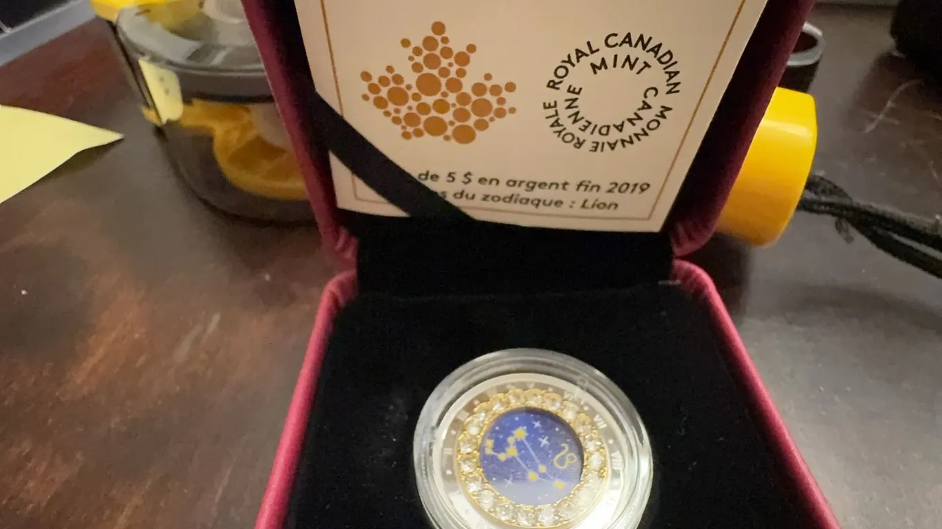 2019 $5 Fine Silver Coin Zodiac Series Leo Royal Canadian Mint 27mm 7.96g