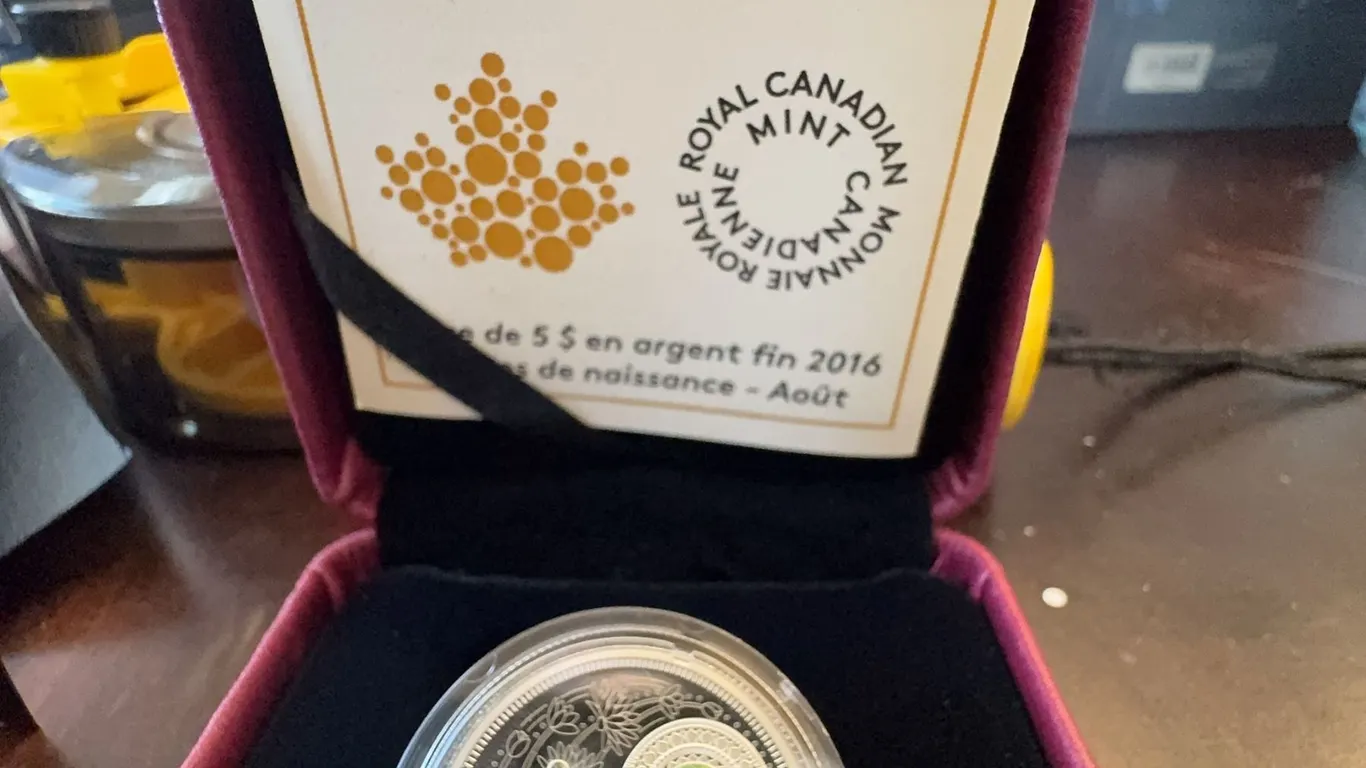 2016 $5 Fine Silver Coin Birthstones August Royal Canadian Mint With Green Swarovski