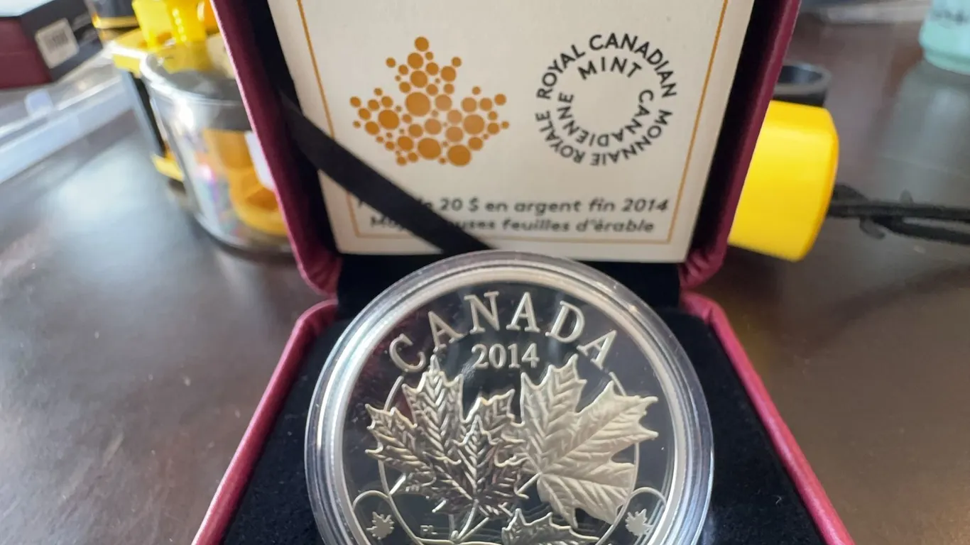 2014 $20 Fine Silver Coin Majestic Maple Leaves 99.99% 31.39g Royal Canadian Mint