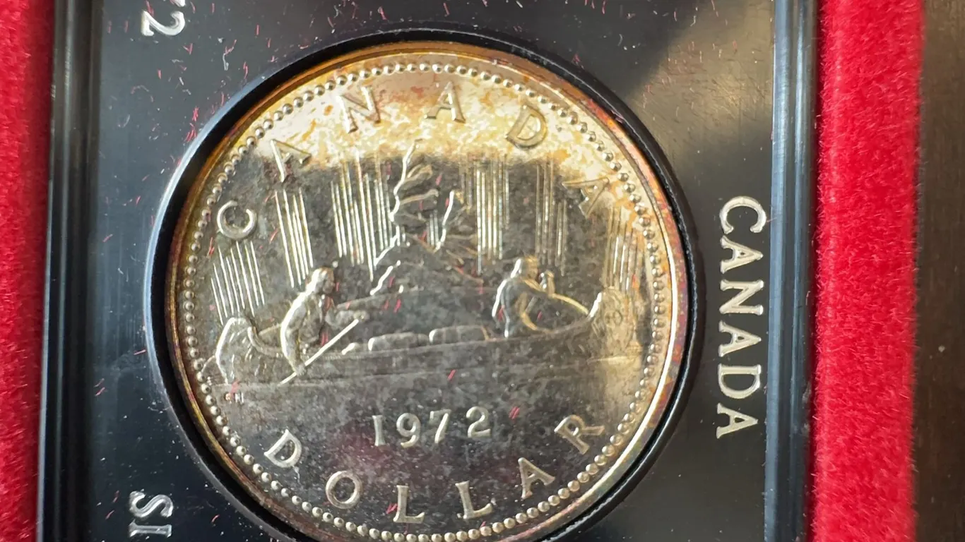 1972 Canada Silver Dollar Canoe Design Uncirculated Coin in Original Case