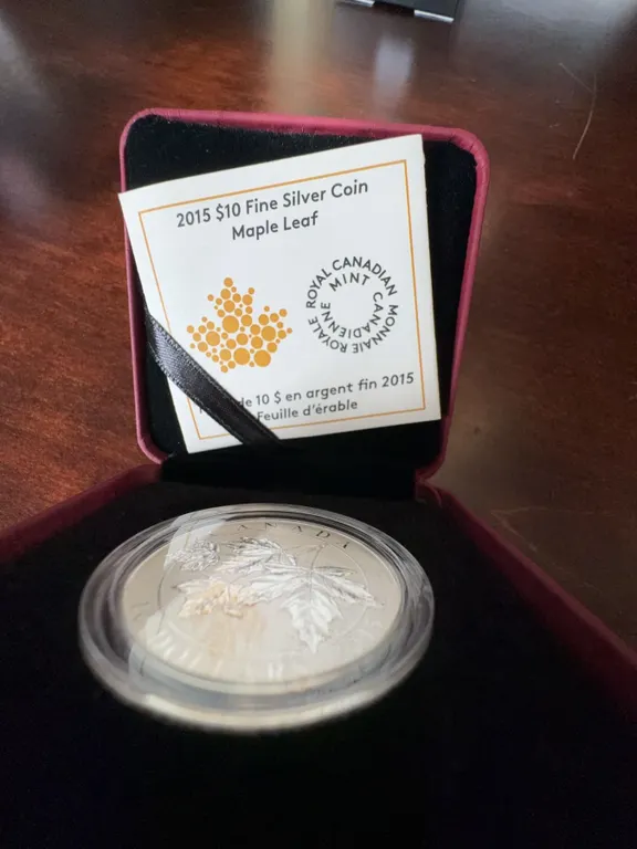 2015 Royal Canadian Mint $10 Fine Silver Maple Leaf Coin, 99.99% Pure, 15.87g