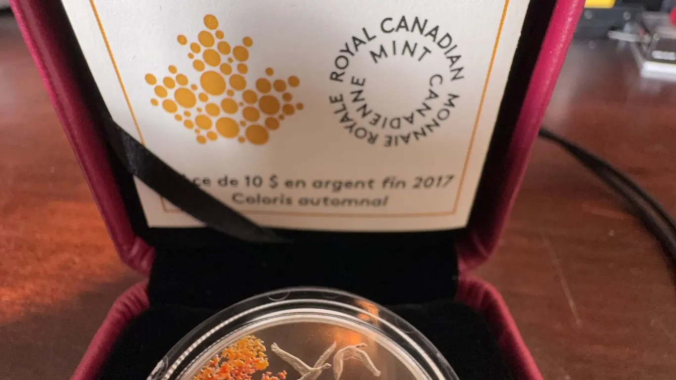 2017 $10 Fine Silver Coin Autumn’s Palette Royal Canadian Mint 99.99% Pure Silver