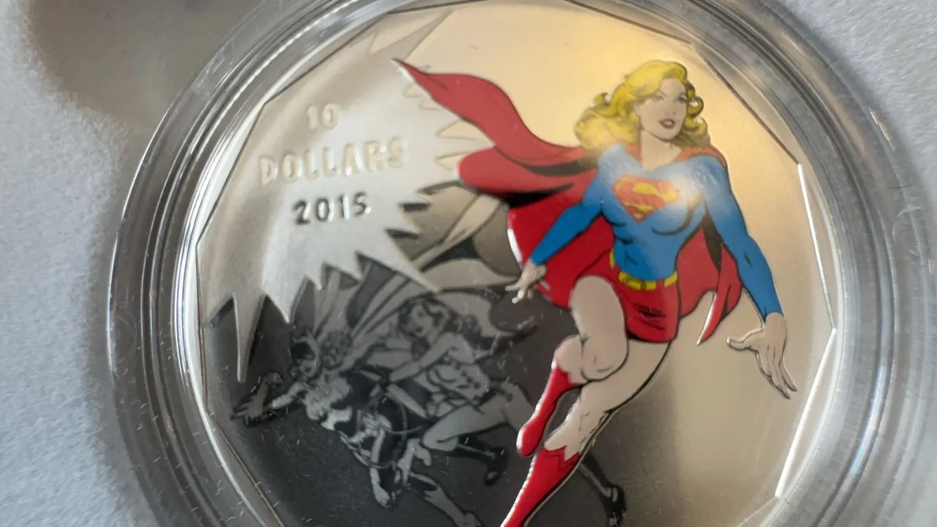 2015 Supergirl $10 DC Comics 1/2 oz .9999 Silver Coin Colourized Proof
