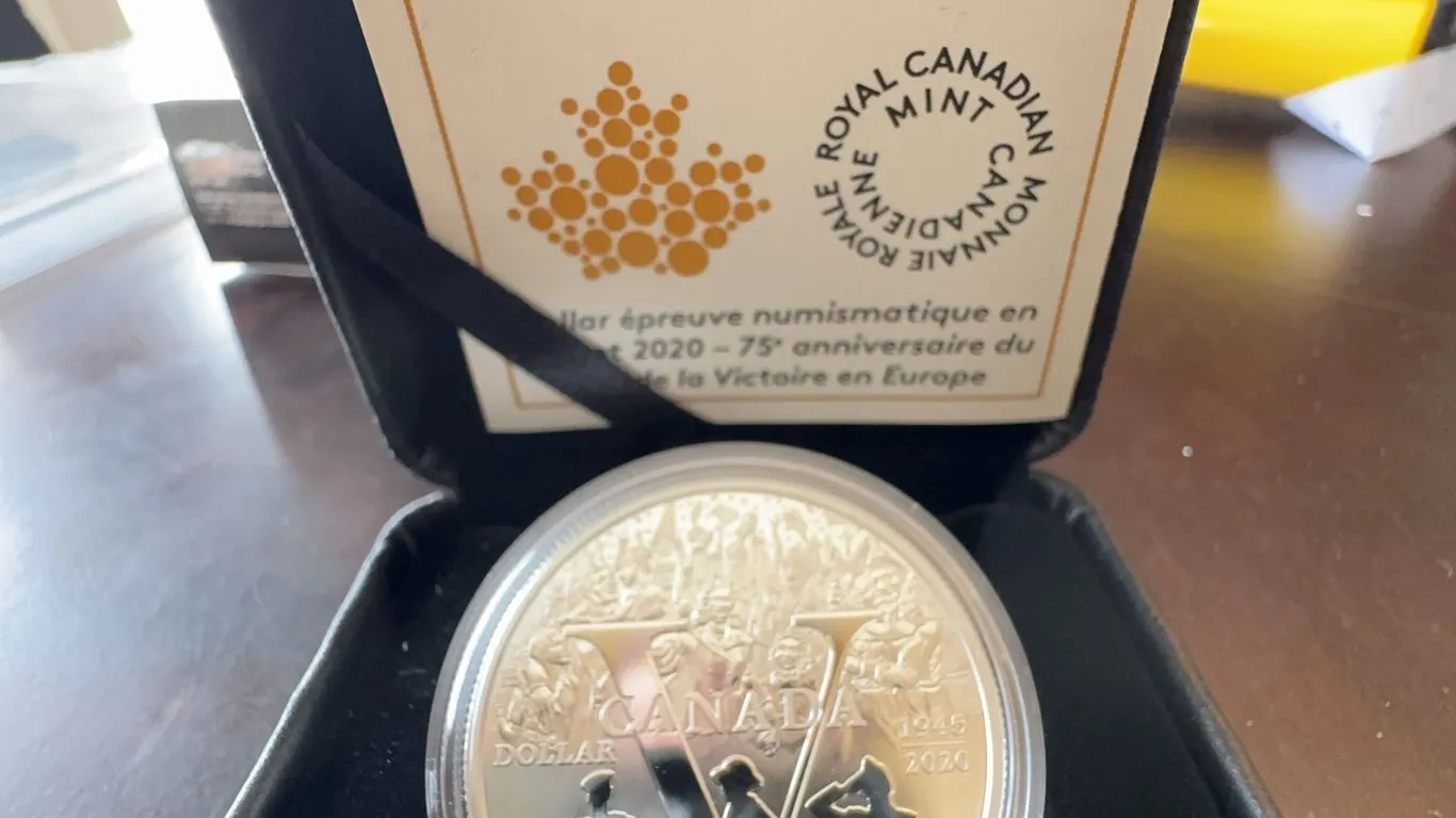 2020 Royal Canadian Mint VE Day Proof Silver Dollar 99.99% 75th Anniversary Coin Boxed