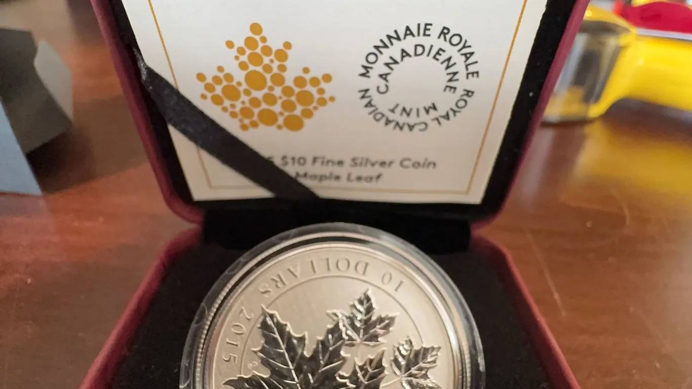 2015 Canadian $10 Fine Silver Maple Leaf Coin, 99.99% Pure, Boxed, 34mm, 15.87g