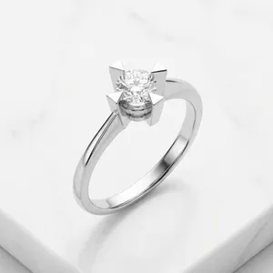 18K White Gold Solitaire Ring with Round Diamond Center, Hallmarked AU 750, 1.7g