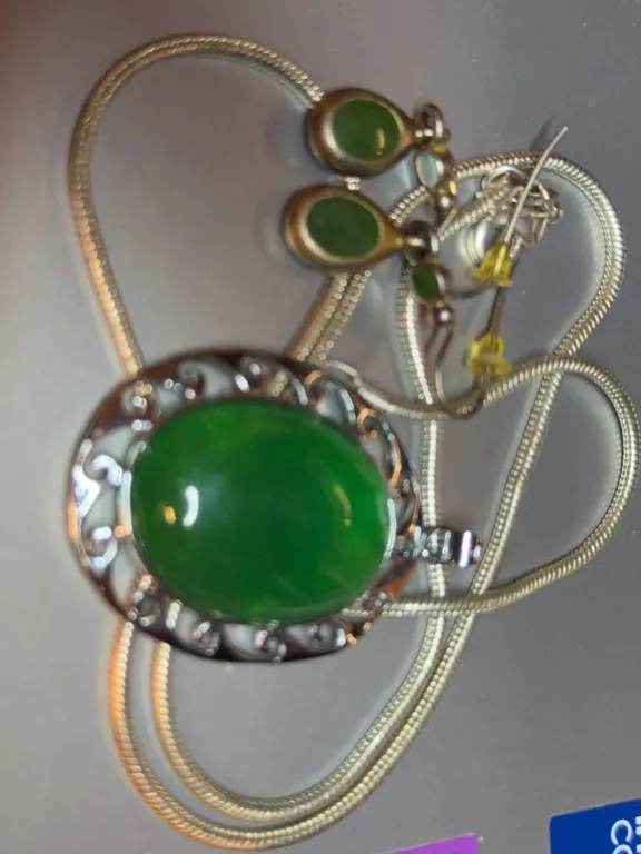 11.8g 925 Silver Necklace with Green Stone Pendant, 18K Gold Plated, Includes Earrings