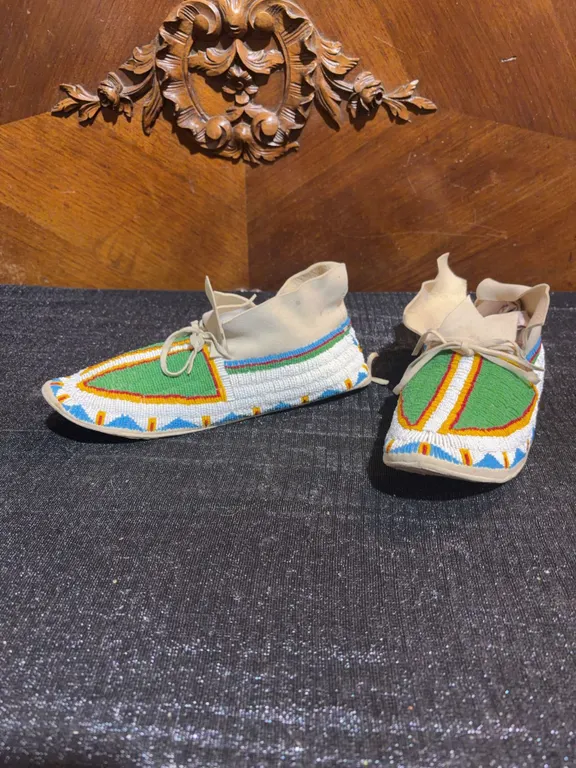 Early Mid 20th century Hand-Beaded Plains Style Native American Moccasins, Leather Soles