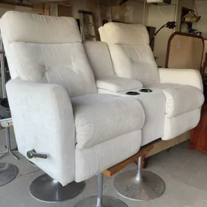 La-Z-Boy Reclining Loveseat with Centre Console and Two Cupholders, Mechanical Recliners