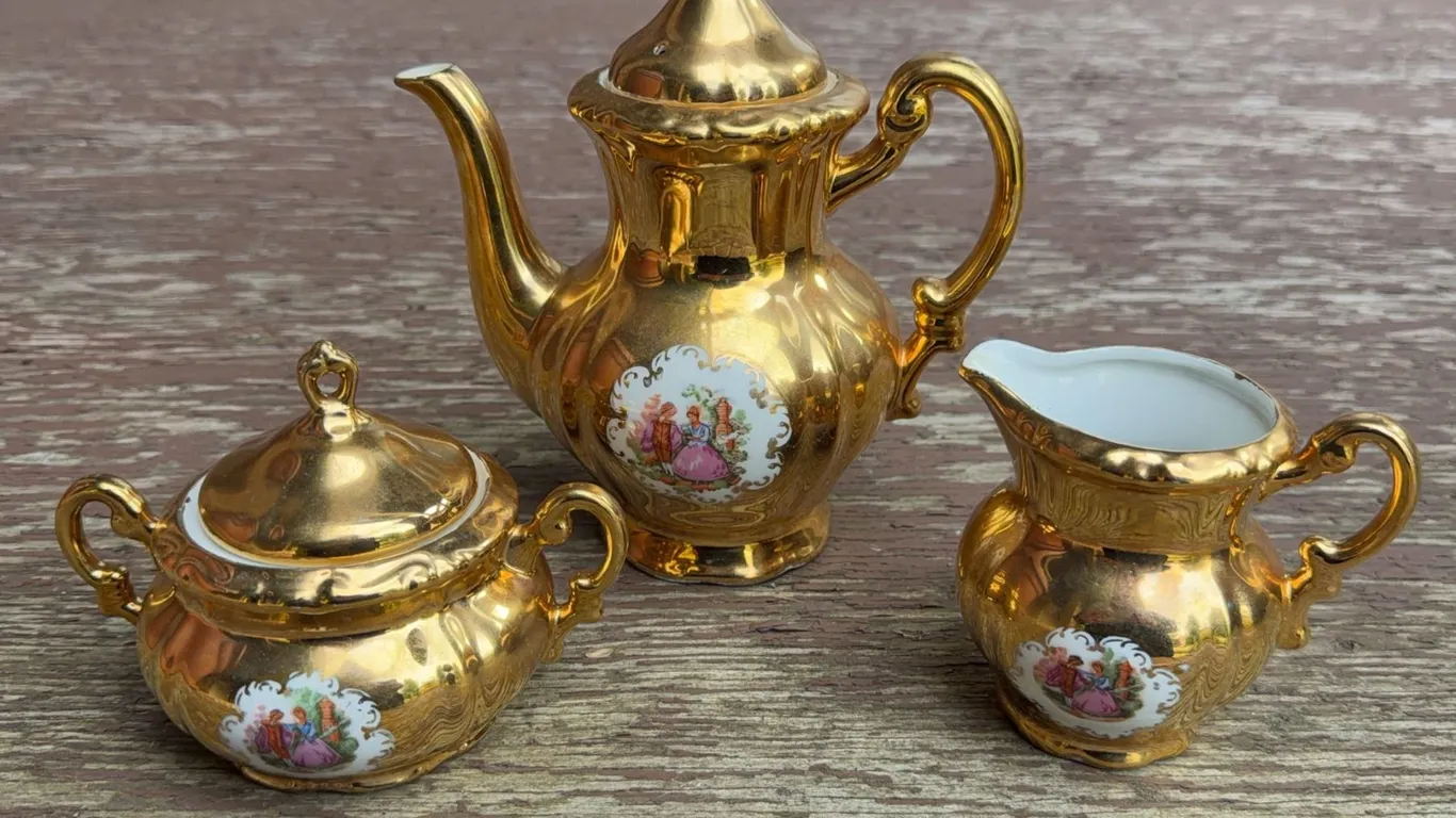 Gold Gilt Japanese Porcelain Tea Set: Teapot, Sugar Bowl, Creamer, Courting Scene