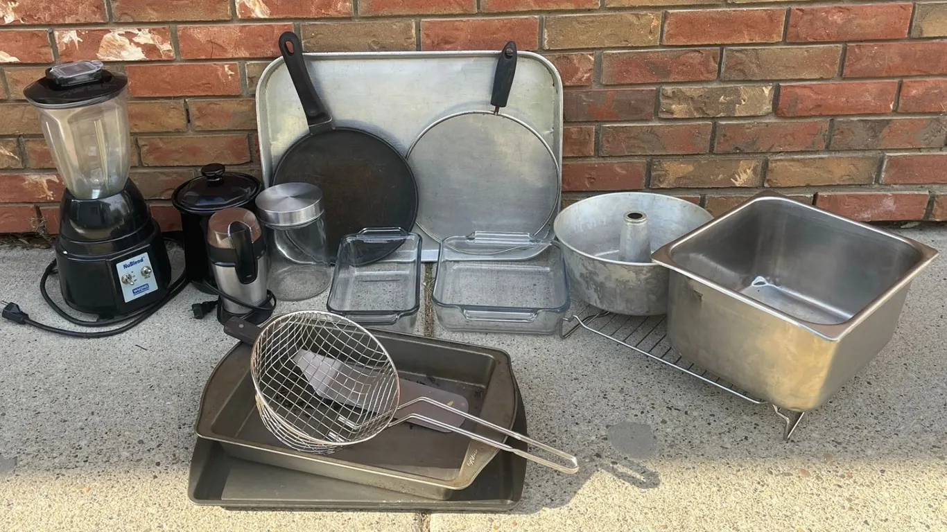 Waring NuBlend Blender, Black+Decker Grinder, Baking, Cookware, Kitchenware Lot