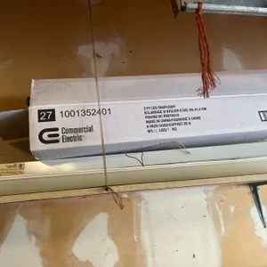 Commercial Electric 3 Ft LED Shop Light With 2 Light Fixtures and Extra Philips Tubes