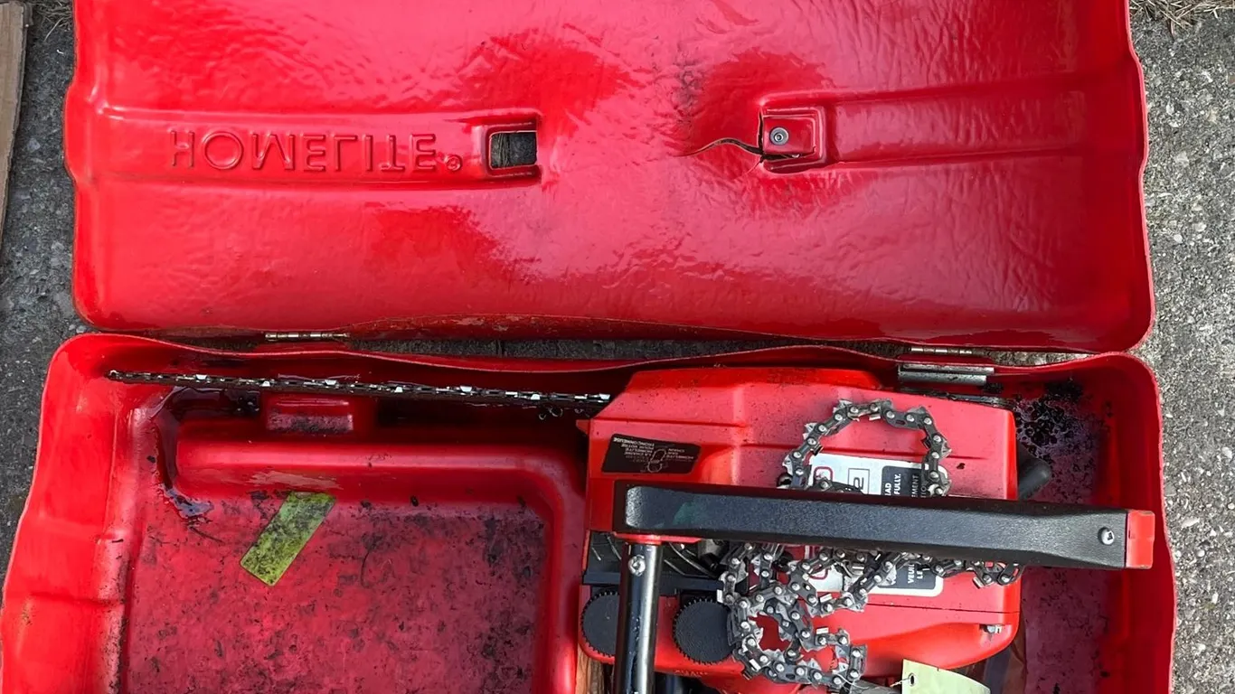 Homelite XL-2 Chainsaw with Red Carrying Case and Extra Chain