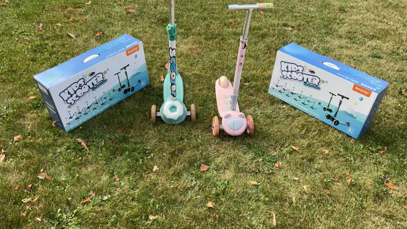 Besrey Well Used Kids Scooters Missing One Grip Guard Each with Original Boxes