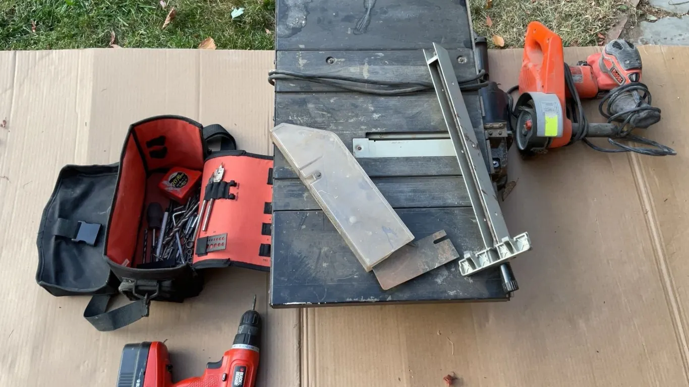 Black & Decker Power Tool Lot: Table Saw, Cordless Drill, Grinder, Sander, Circular Saw
