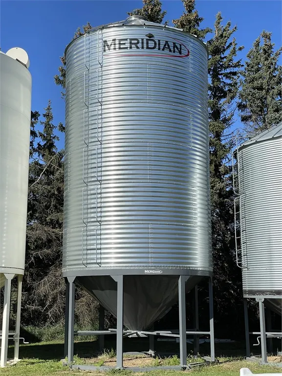 MERIDIAN 6 Ring X 15 Ft. Hopper Bottom Grain Bin w/ Double Skid