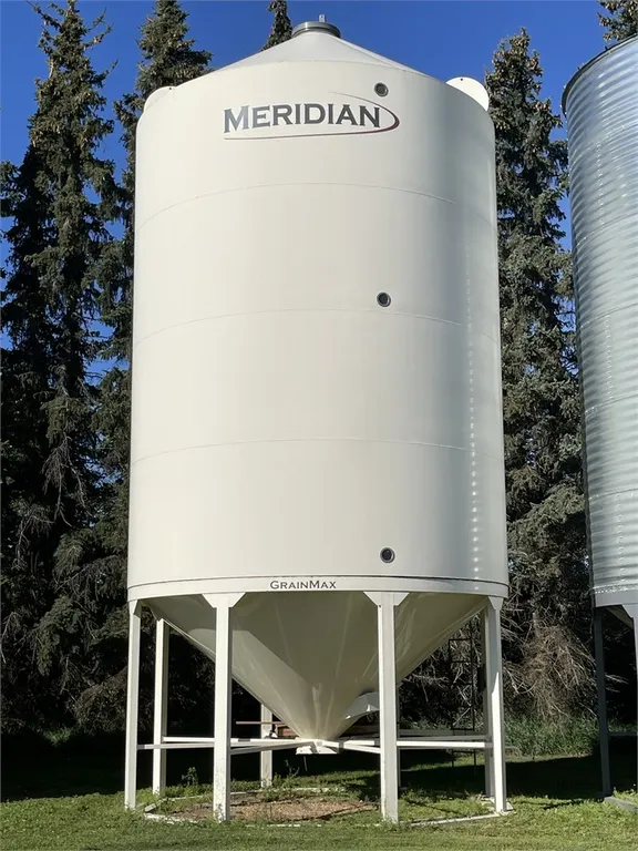 MERIDIAN Grain Max 4000 Bu. Smooth Wall Hopper Bottom Grain Bin w/ Double Skid