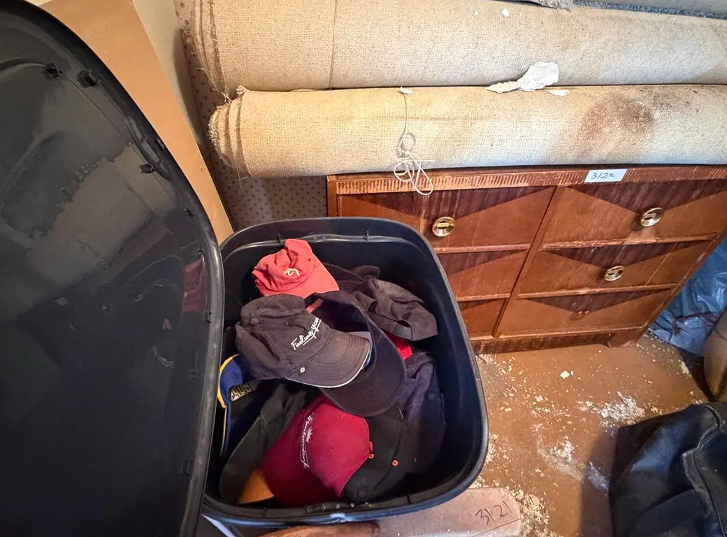 Dresser, Tote of Hats & Carpets
