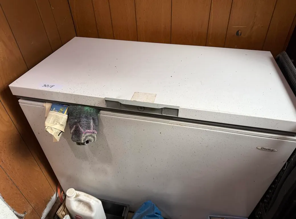 Danby Chest Deep Freeze (42"x22")