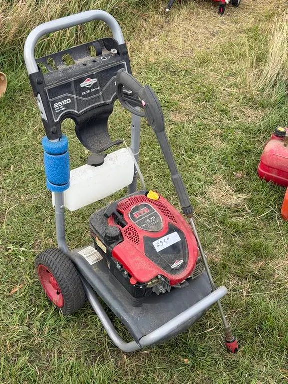 Briggs & Stratton Gas Pressure Washer 2550 PSI