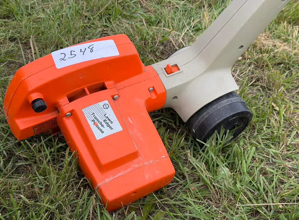 B&D Electric Lawn Edger 8224-04