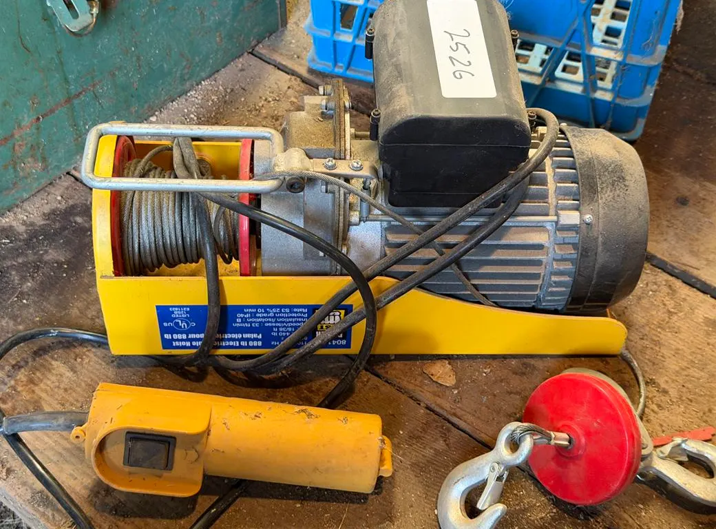 Electric Cable Hoist 880lb with Remote