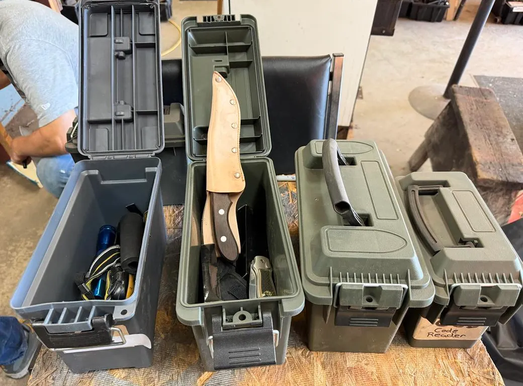 (5) Containers, Knives and Flashlights