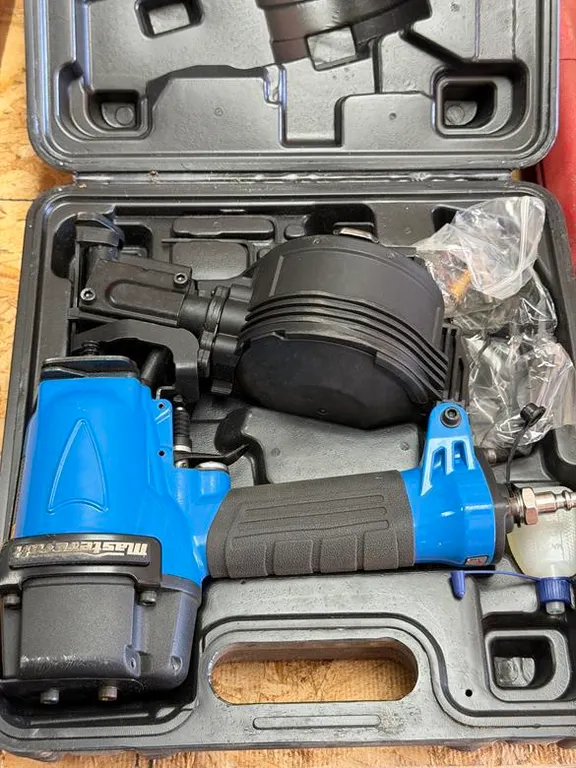 Mastercraft Pneumatic Coil Roofing Nailer in Kit