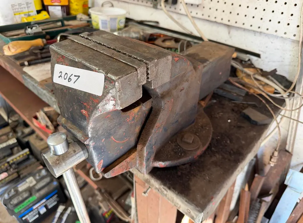 Bench Vise 17"