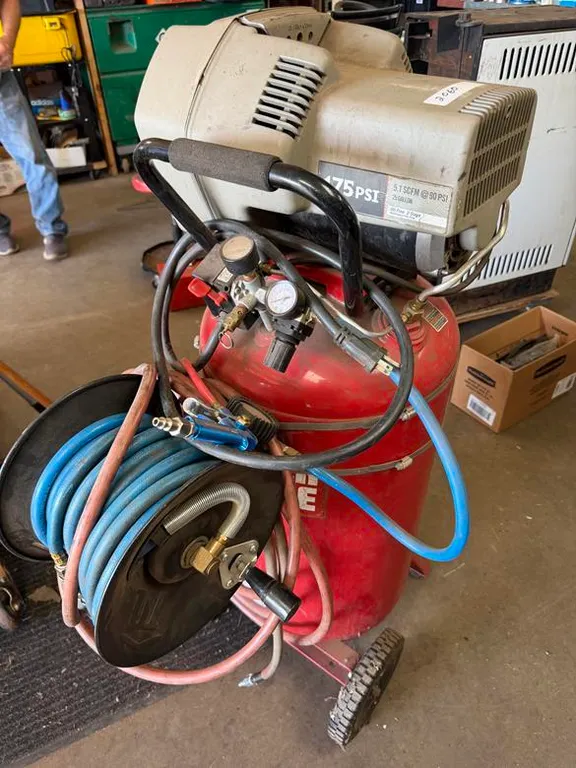 Porter Cable Vertical Air Compressor 25 Gal and Reel