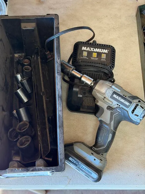 Maximum 20V Driver with Battery and Charger
