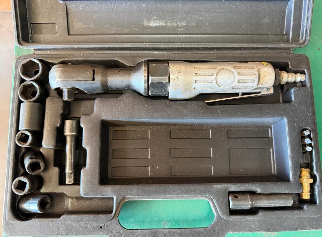 Air Ratchet and Sockets in Kit