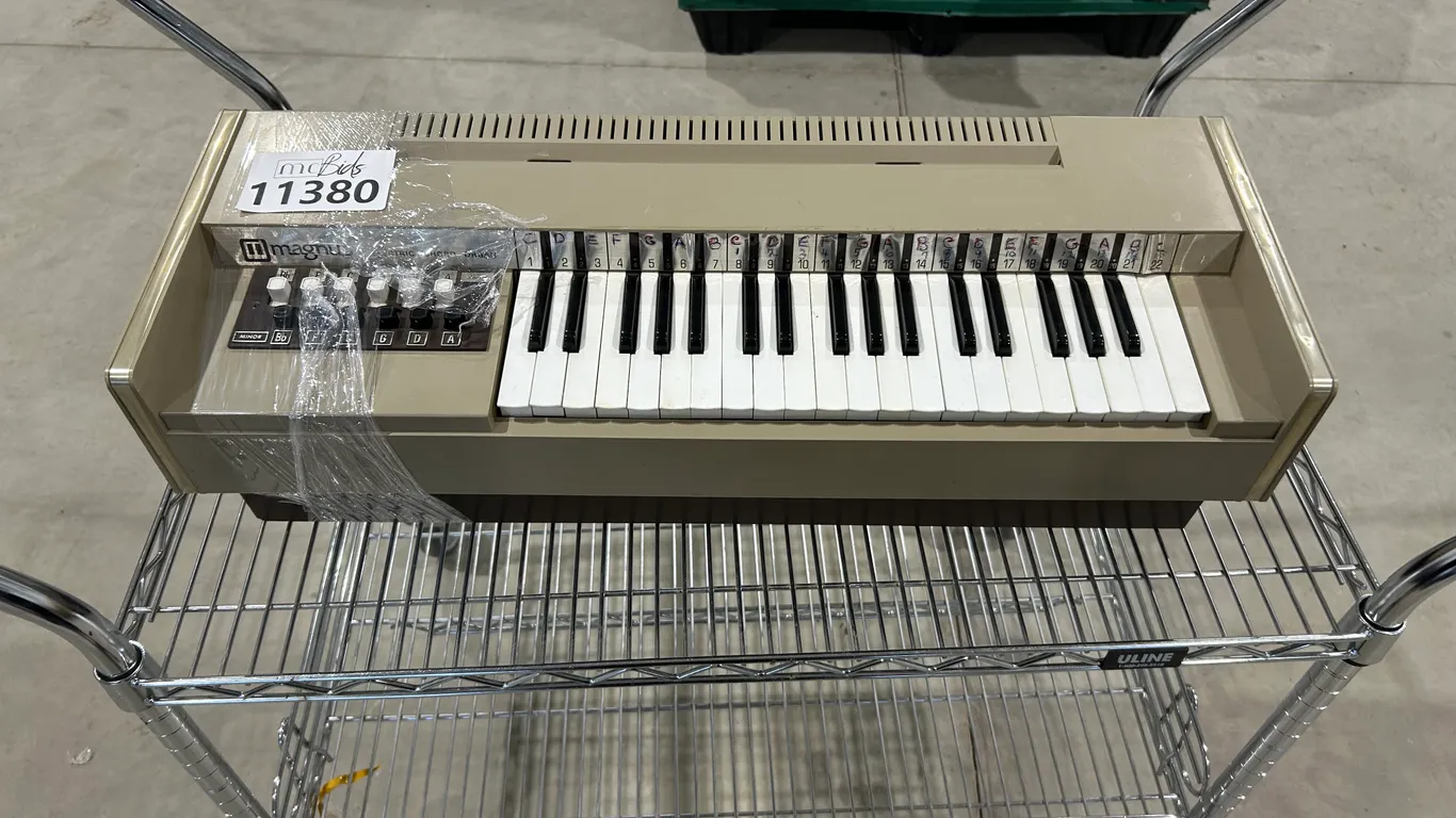Vintage Table Top Electric Chord Organ