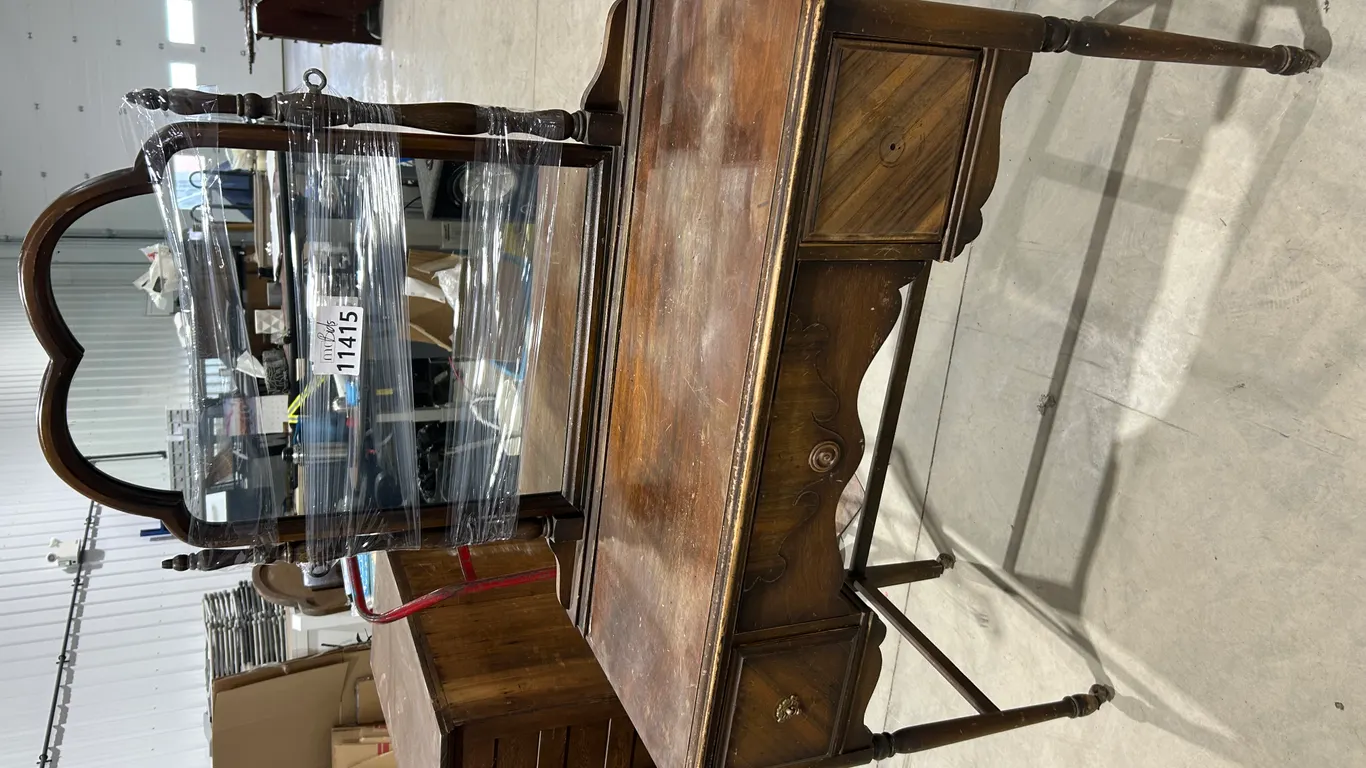 Vintage Make Up Vanity