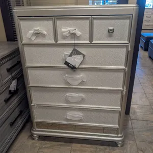 ONSITE: ASHLEY SILVER CORALAYNE 5-DRAWER CHEST