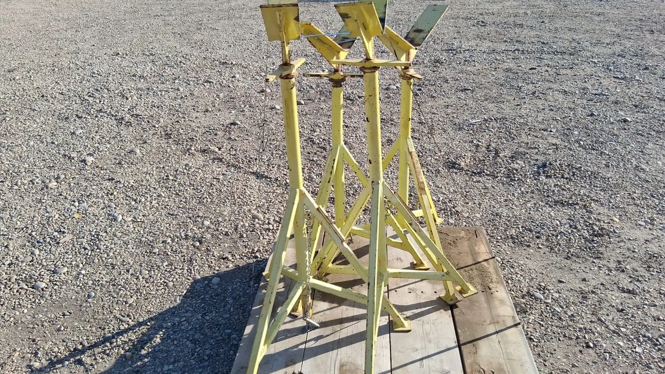 4- Pipe Stands