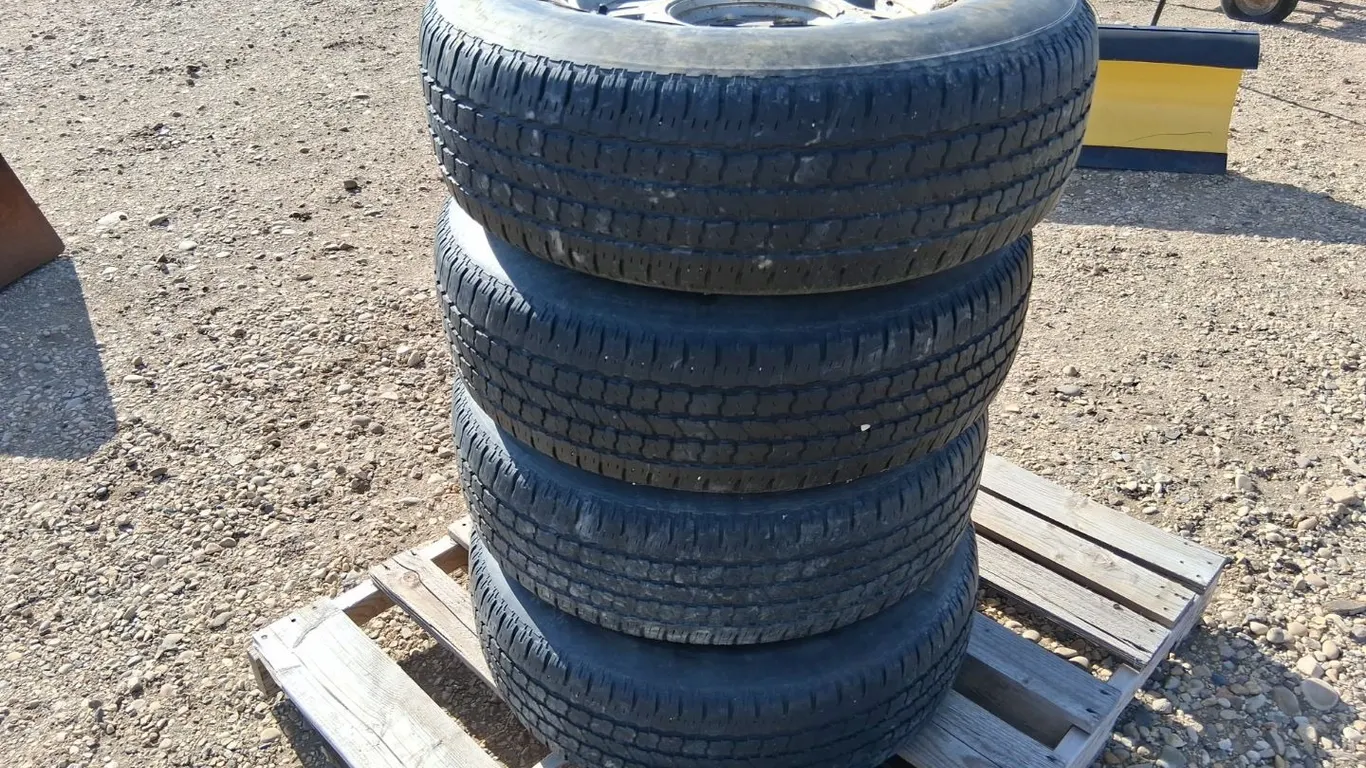 4- P245/75R16 Trail A/P All Season Tires on Rims