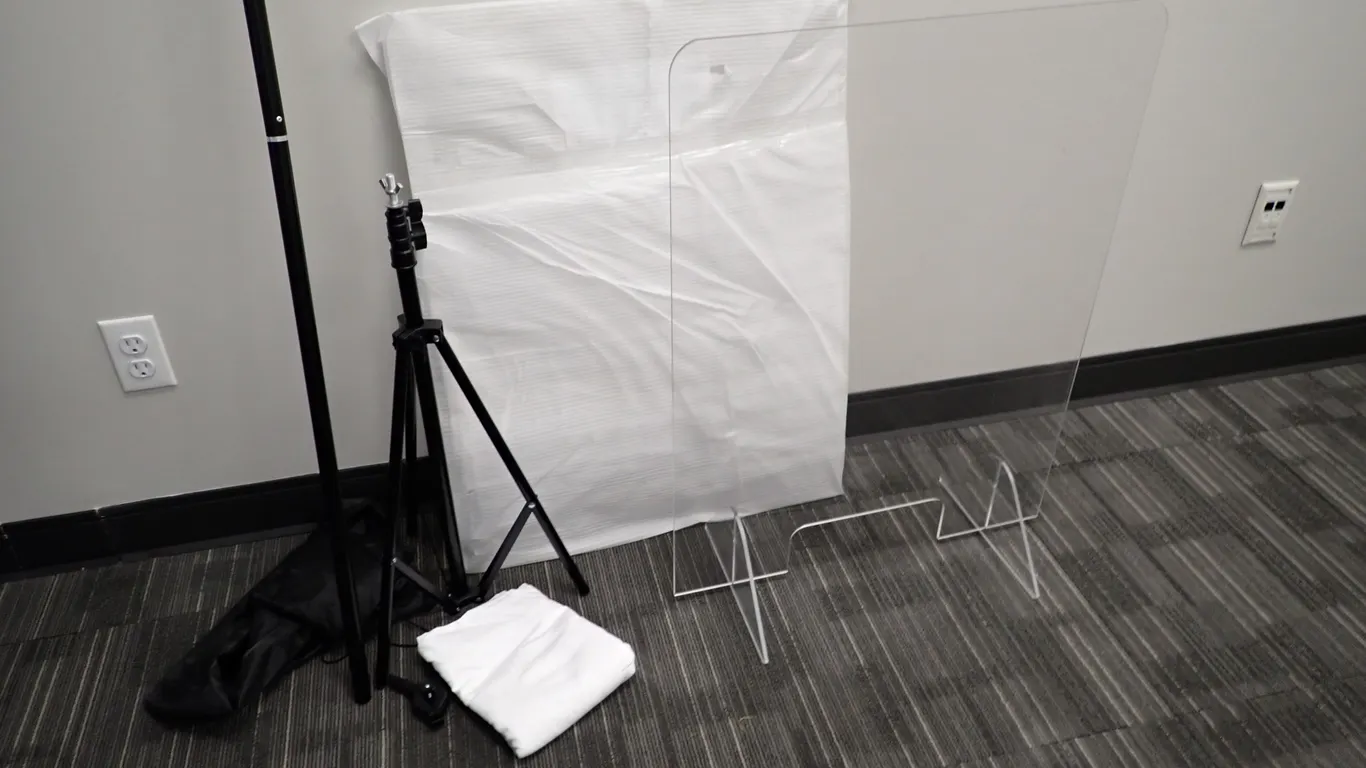 Lot of T-Shaped Photo Backdrop w/White Screen and (2) Plexiglass Dividers.