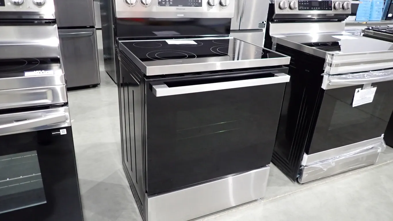 Hisense HBE3502CAS Stainless Electric 30" 5.8 CUFT True Convection, Range- NOTE: PLEASE INSPECT.